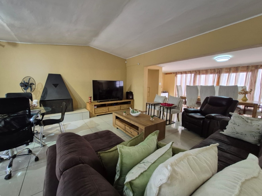 5 Bedroom Property for Sale in Paglande Western Cape